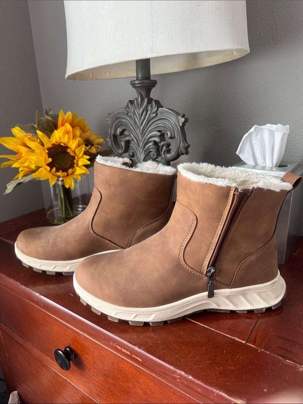 Khombu Women's Brown Faux-Shearling Ankle Winter Boots